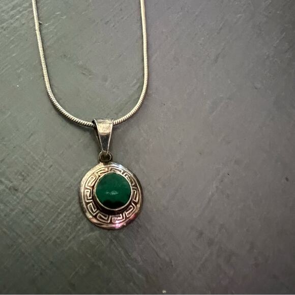 925 Sterling Silver Pendant & Necklace - Picture 12 of 13